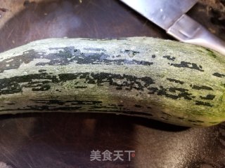 虾米彩椒炒西葫芦瓜的做法步骤：1