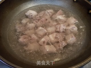 南瓜糖醋排骨的做法步骤：2