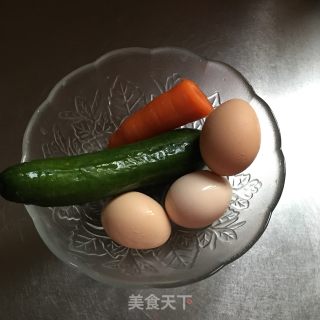 黄瓜胡萝卜炒鸡蛋的做法步骤：1