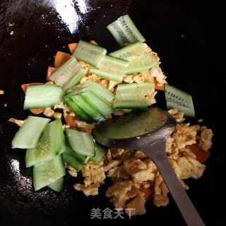 黄瓜胡萝卜炒鸡蛋的做法步骤：6