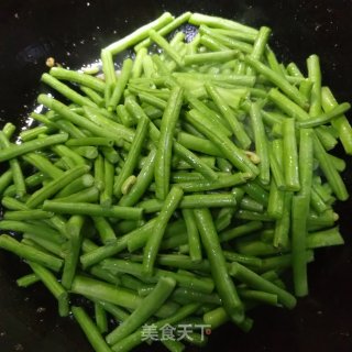 干煸豇豆的做法步骤：3