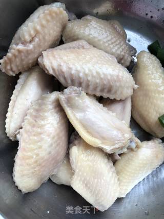 可乐鸡翅的做法步骤：1