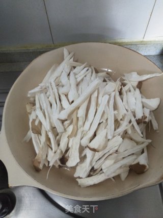 手撕杏鲍菇的做法步骤：7