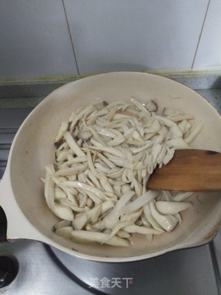 手撕杏鲍菇的做法步骤：8