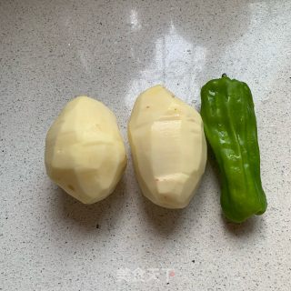凉拌土豆丝的做法步骤：1