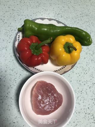彩椒炒肉的做法步骤：1