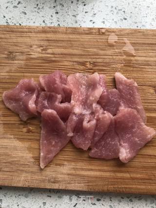 彩椒炒肉的做法步骤：3