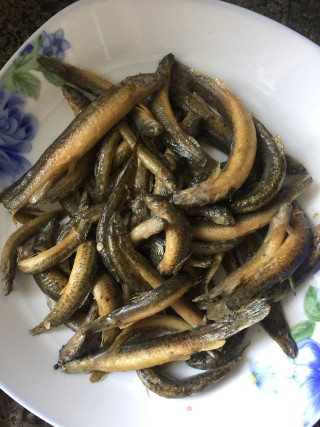 荷包蛋泥鳅的做法步骤：1
