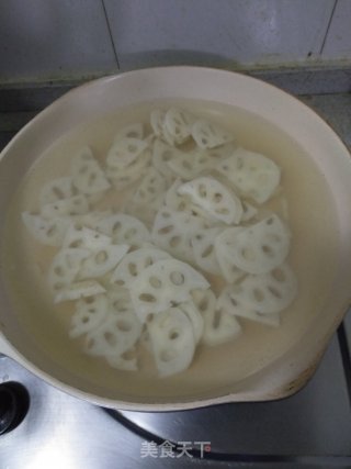 西兰花莲藕炒甜椒的做法步骤：7