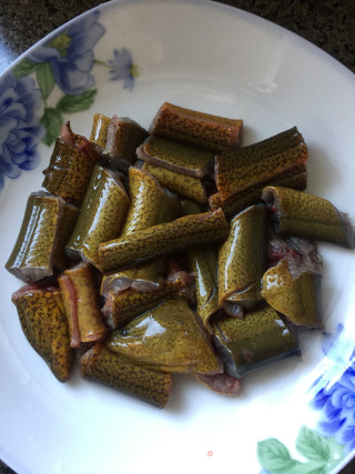 鳝鱼排骨汤的做法步骤：1
