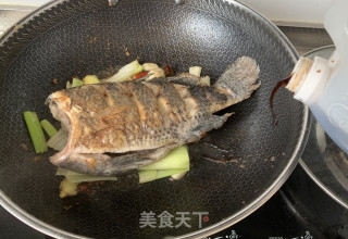 炖罗非鱼的做法步骤：6