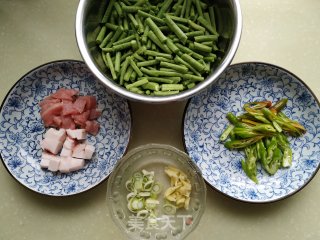 土猪肉炒豆角的做法步骤：7
