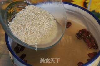 红枣枸杞黑小米粥的做法步骤：3