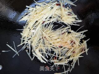 土豆丝炒梅豆的做法步骤：7