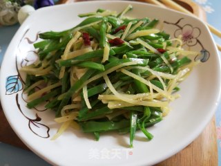 土豆丝炒梅豆的做法步骤：11