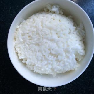 胡萝卜香肠炒饭的做法步骤：1