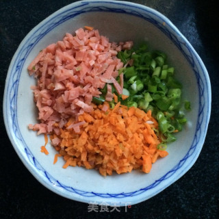 胡萝卜香肠炒饭的做法步骤：2