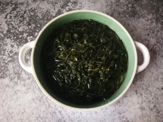 海带生菜炖土豆粉的做法步骤：1