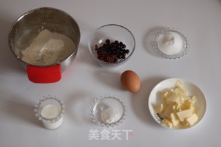 黑醋栗司康+黑醋栗鸡尾酒的做法步骤：1