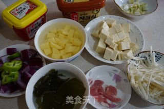 韩式大酱汤的做法步骤：1