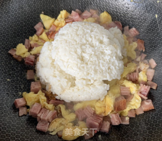 鸡蛋培根炒饭的做法步骤：3