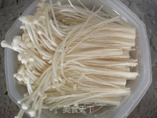 蒜蓉金针菇的做法步骤：1