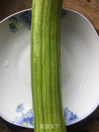 丝瓜炒蛋的做法步骤：1
