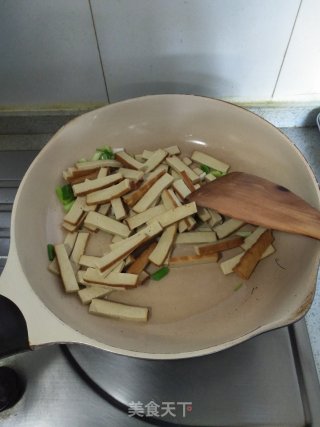 素鸡豆腐炒荷兰豆的做法步骤：6