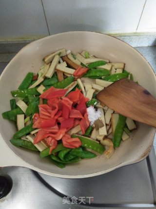 素鸡豆腐炒荷兰豆的做法步骤：8