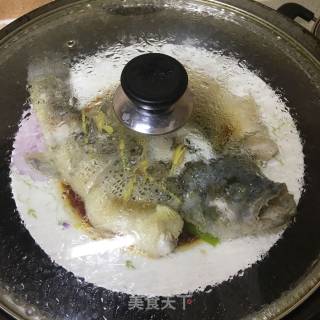清蒸鲈鱼的做法步骤：2