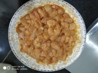 双椒辣子鸡丁的做法步骤：1