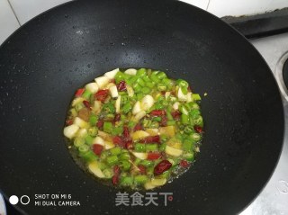 双椒辣子鸡丁的做法步骤：6