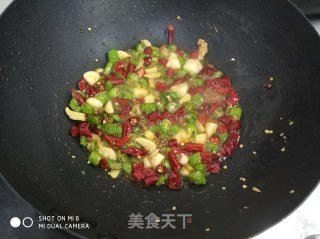 双椒辣子鸡丁的做法步骤：7