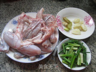 红烧牛蛙的做法步骤：1