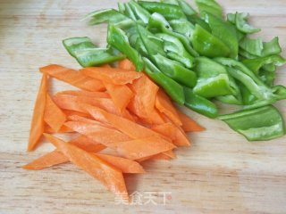 尖椒炒木耳的做法步骤：3