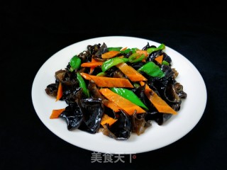 尖椒炒木耳的做法步骤：8