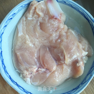 糖醋鸡丁的做法步骤：1