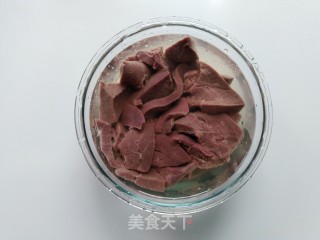 豆芽猪肝汤的做法步骤：2