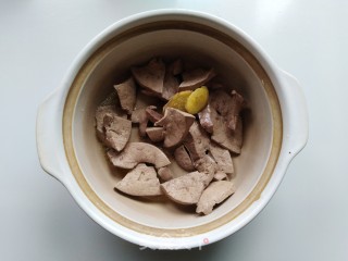 豆芽猪肝汤的做法步骤：4