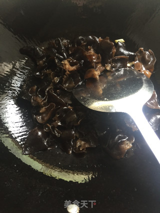 木耳藕片的做法步骤：2