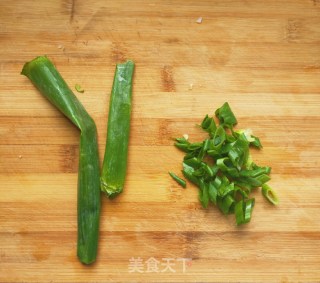 蟹黄菇鸡蛋汤的做法步骤：2