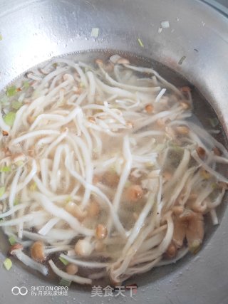 蟹黄菇鸡蛋汤的做法步骤：5