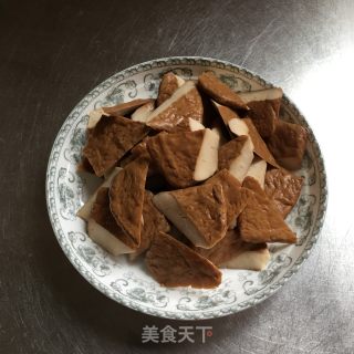 青椒豆腐块的做法步骤：1