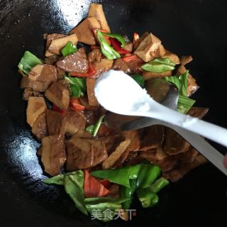 青椒豆腐块的做法步骤：8