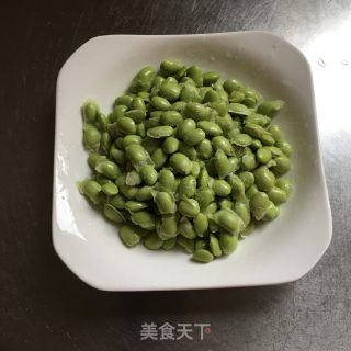 腊肉蒸毛豆的做法步骤：3
