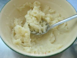 土豆泥丸子的做法步骤：1