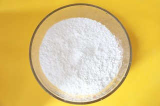 黄瓜拌凉糕的做法步骤：1