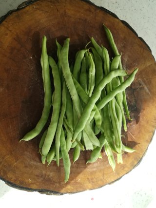 豆角炒肉丝的做法步骤：1