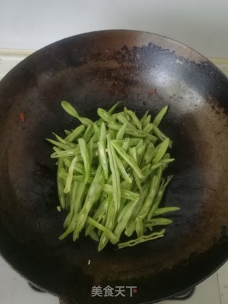豆角炒肉丝的做法步骤：8