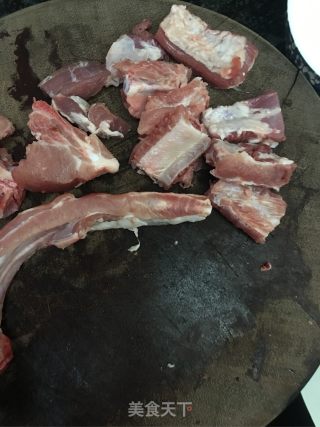 焖奥尔良排骨的做法步骤：1